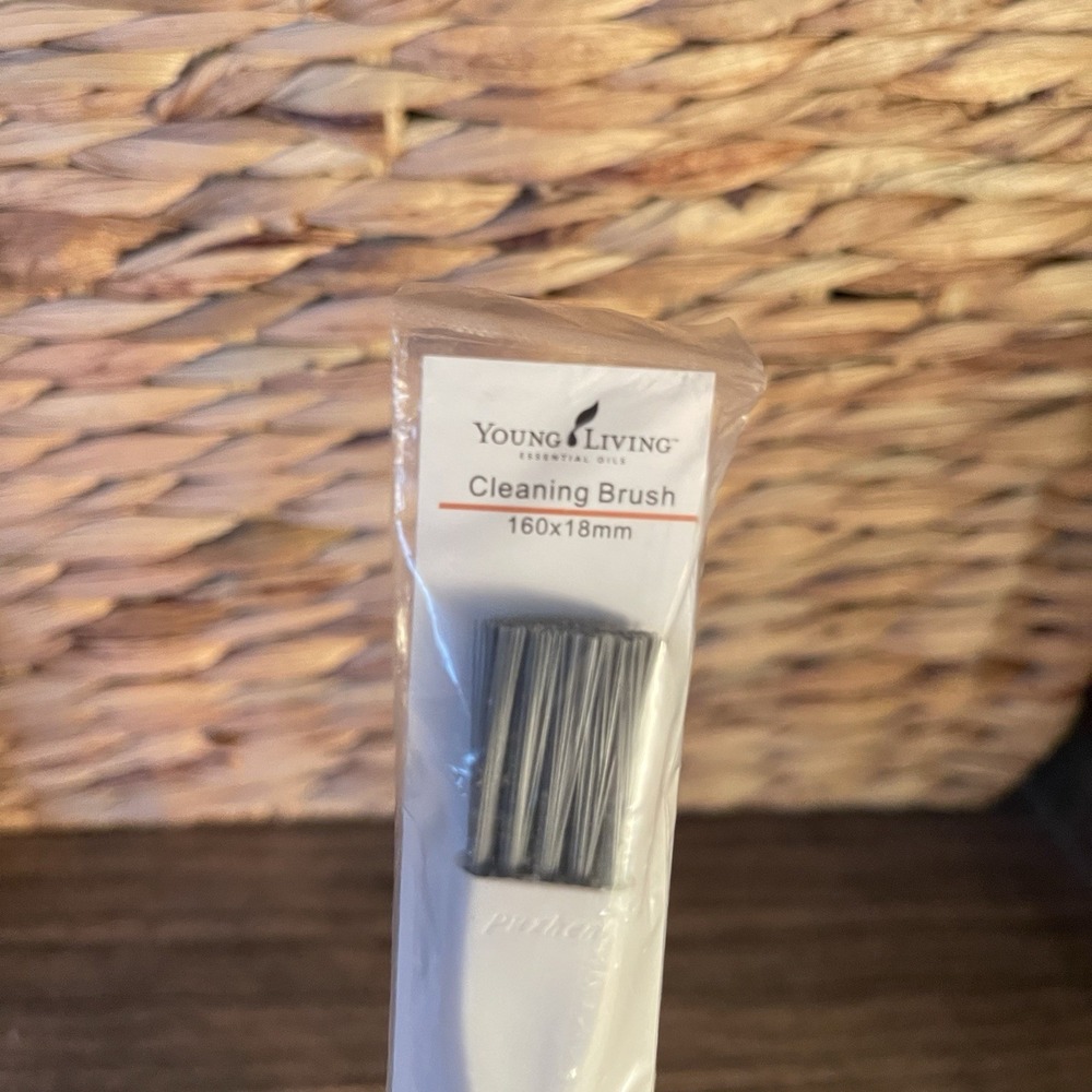 Young Living Cleaning Brush For All Ultrasonic Diffuser Aria Replacement - Picture 2 of 3